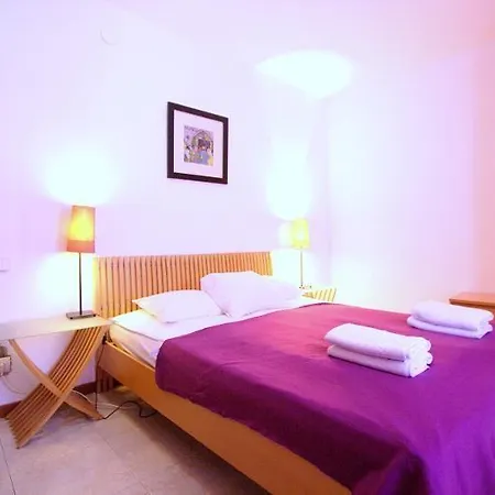 La Pedrera Apartment *